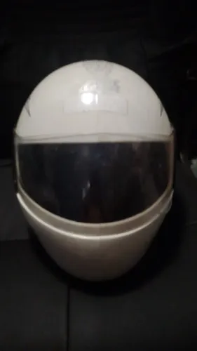 Capacete semi novo