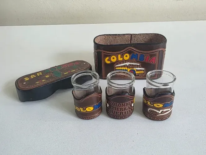 Conjunto artesanal copinhos de shot com estojo de San Andrés - novo