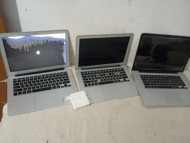 3 macbook. Pra peças.  Cada um tem u. Valor 