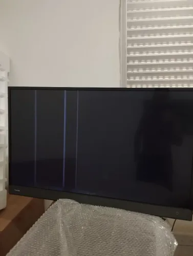 Tv 43pol led Toshiba danificada para retirada se peças