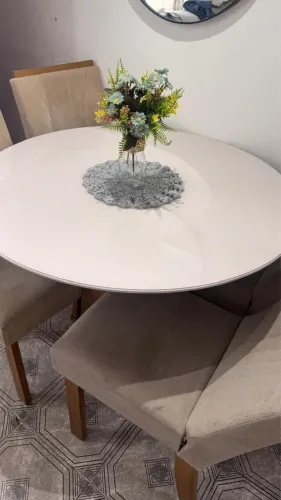 Conjunto de mesa com 4 cadeiras