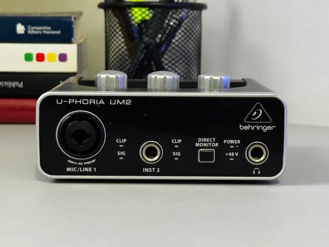 Interface de áudio - Behringer U-Phoria UM2 