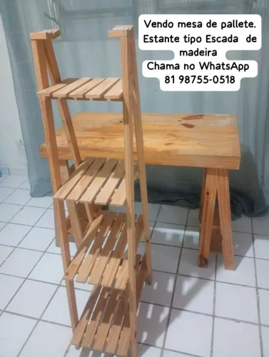 Mesa de pallete com escada de madeira 