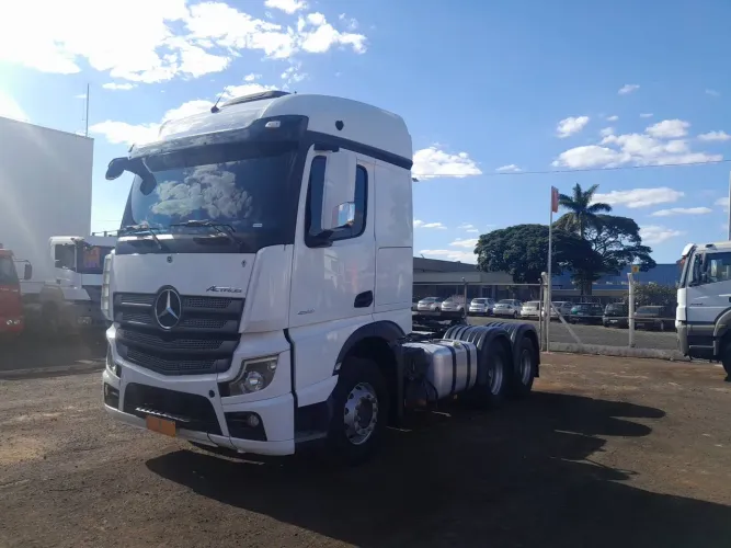 Mercedes-Benz Actros Actros 2651 MP5 LS 6x4 2p (diesel)(E5) 2021/2022 VAMOS SEMINOVOS Uber