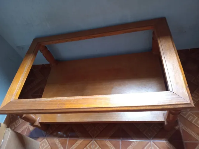 mesa de centro, só esta sem o vidro