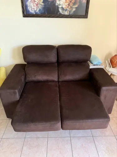 Sofá em tecido suede 