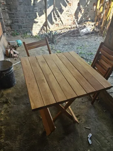 MESA + Cadeiras de Madeira