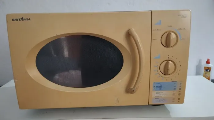 Vendo microondas antigo, prático