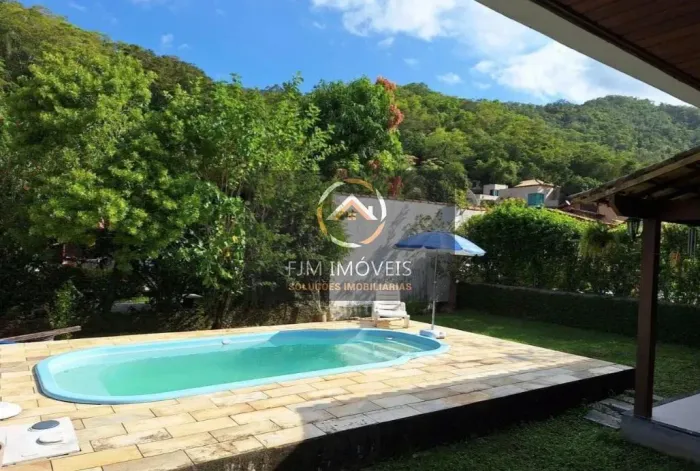 Casa em Serra Grande, Niterói: 3 Dorms, 230m² por R$1,2M