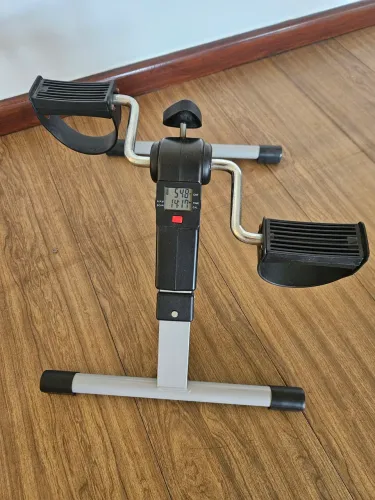 Mini bicicleta ergométrica, ideal para fisioterapia