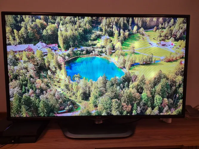 TV LG 42 polegadas Full HD Smart TV - 42LA6204-SG - Com defeito na tela