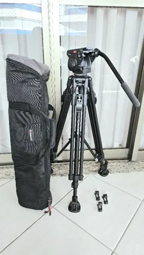 Tripé Manfrotto 351MVB2, com Cabeça 501HDV e Bag Original. 