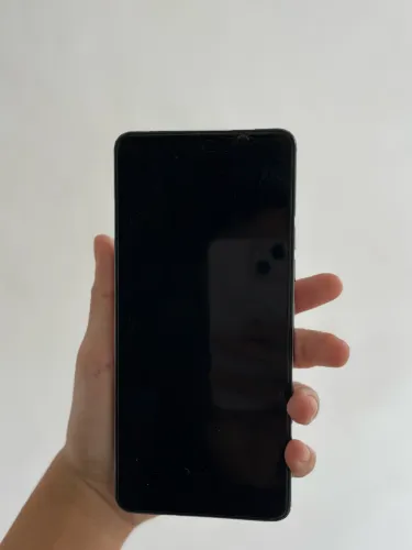 Vende-se Tecno 20 Camon para retirada de peças. Tela quebrada, não liga.