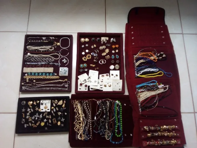 lote de bijouterias , ponta de estoque