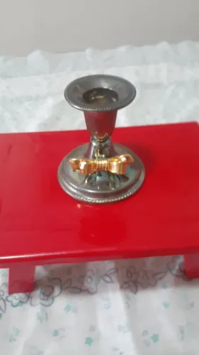 Castiçal com laço dourado metal