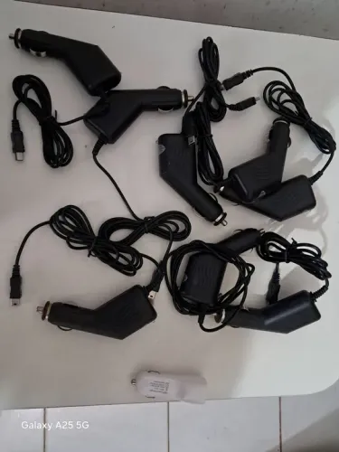 Carregador para celular em automóveis