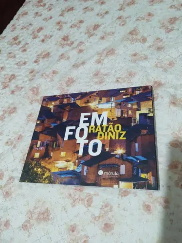 Livro Em foto autor Ratão Diniz