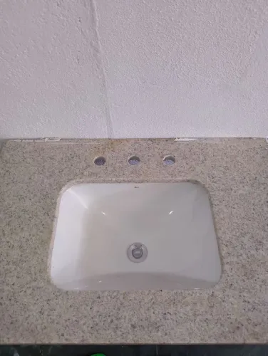 Pia de banheiro em granito