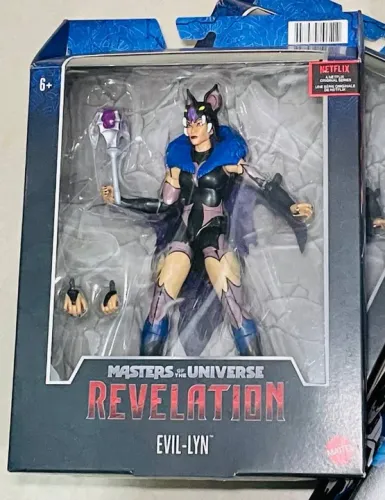 Evil Lyn / Maligna Masterverse He-Man And The Masters of The Universe Revelation boneca