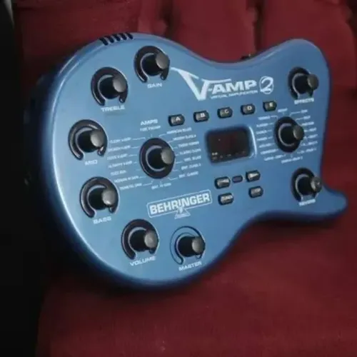 Pedaleira Multi Efeitos de Guitarra Behringer V-Amp 2