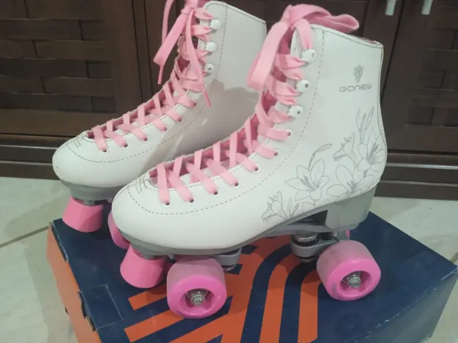 Patins em ótimo estado, n°37 branco e rosa