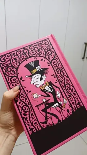 Livro alices adventures in wonderland em inglês 