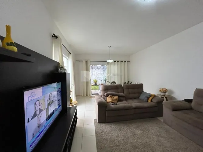 Casa Aconchegante à venda no Condomínio Villagio Flores, Taubaté.