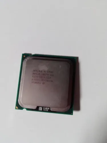 2 Processadores Intel e AMD