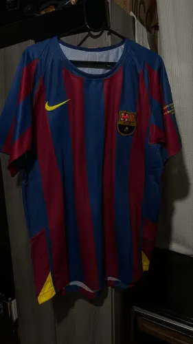 Camiseta retrô Barcelona Ronaldinho 2006