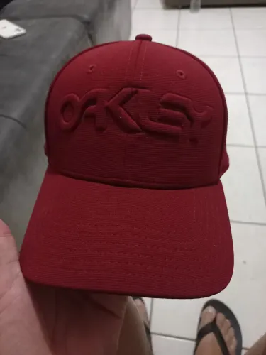 Três bonés oakley originais
