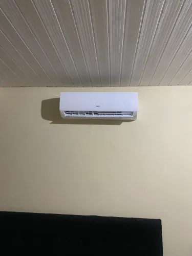 Instalação e manutenção de ar condicionado.