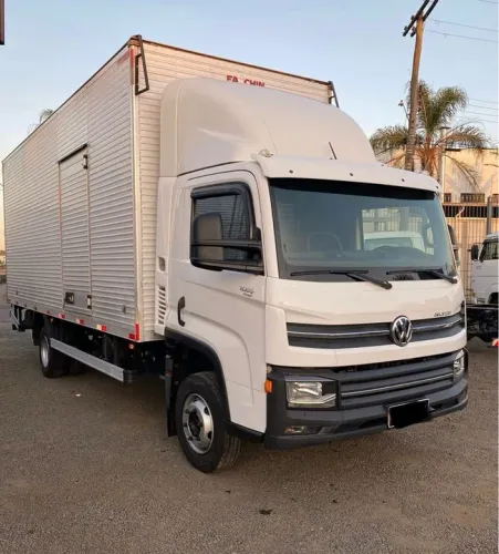 VW 11.180 baú ano 2019
