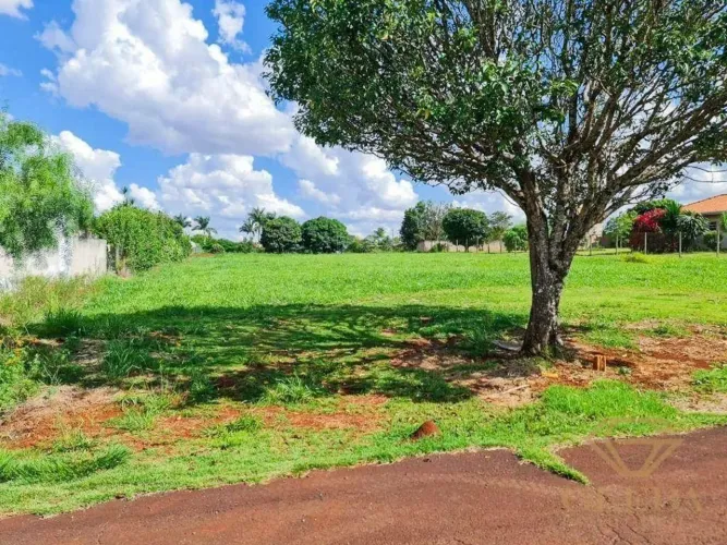 Golf Ville Terreno 2500m² para venda em condomínio fechado Cambé
