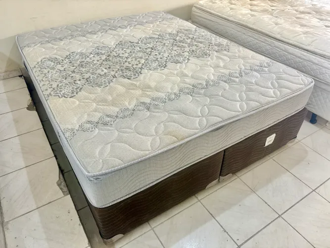 Cama box de casal Queen