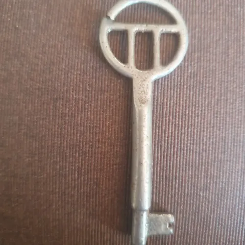 1 Chave antiga metal. ( usada) 