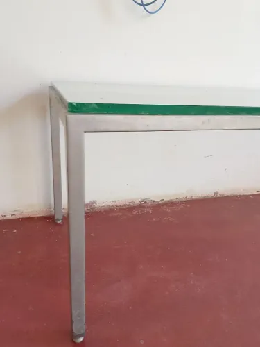 Mesa para sala ou quarto
