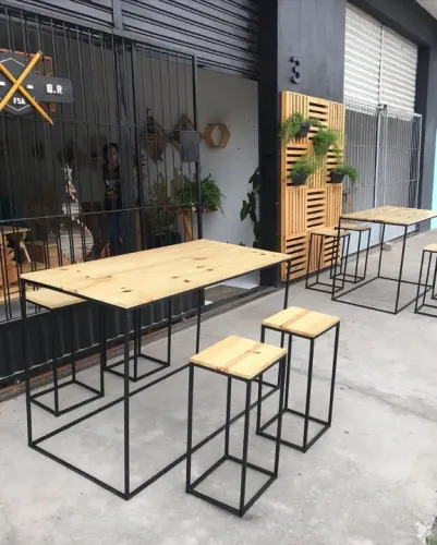 Kit Mesa + 4 Banquetas Industrial Pratilheira celular mesa escrivaninha