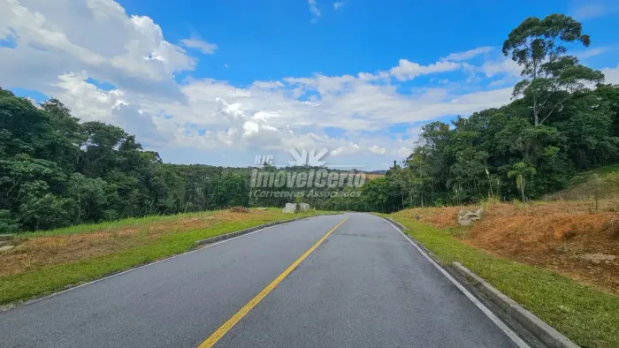 Terreno de 1060 m² em condomínio fechado para chácaras em Campo Largo