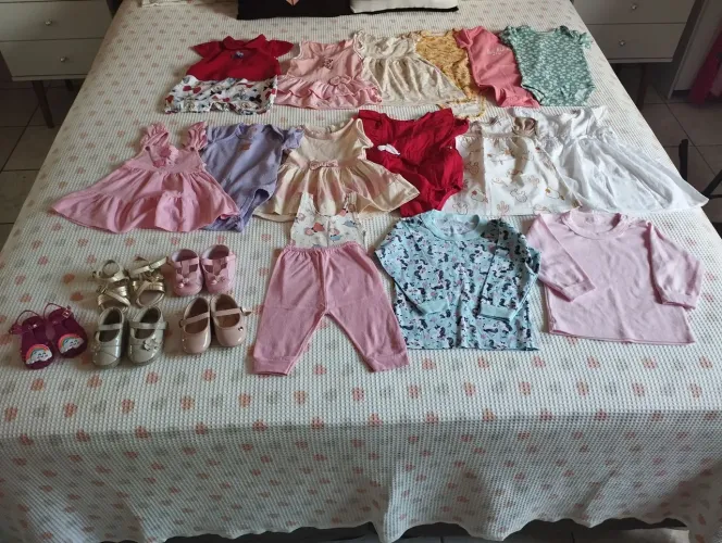 Kit de roupas  e sapato de bebê feminino, novo. R$ 250,00
