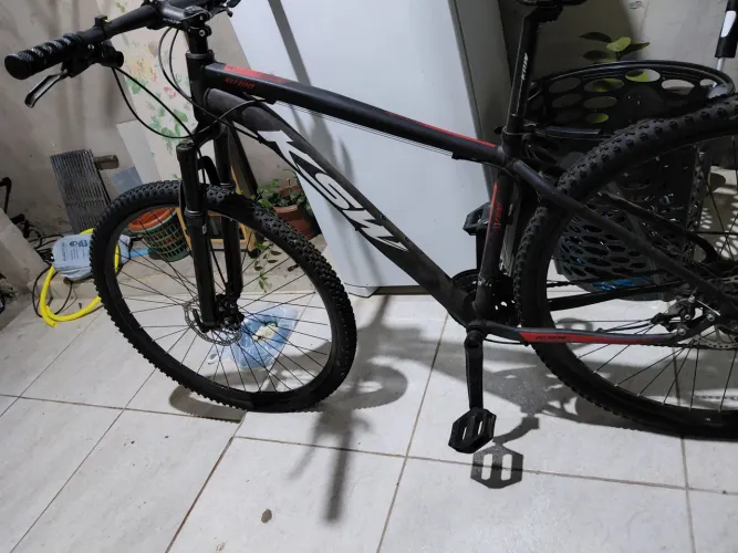 Bicicleta aro 29 preta amortecedor