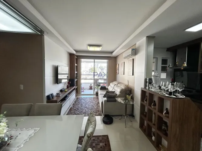 Apartamento mobiliado de 2 suítes à venda na Praia Comprida