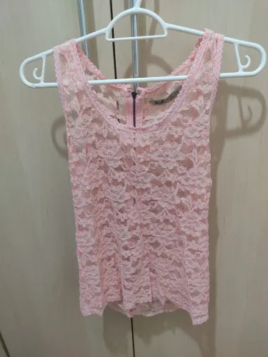 Blusa de renda rosa