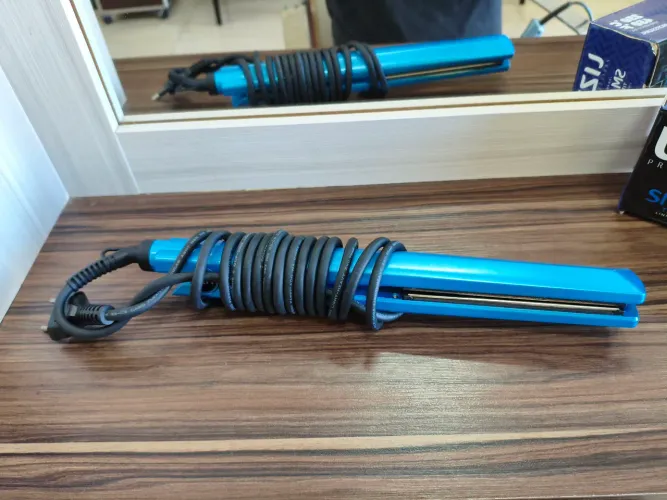 Prancha Lizz Titanium 220v