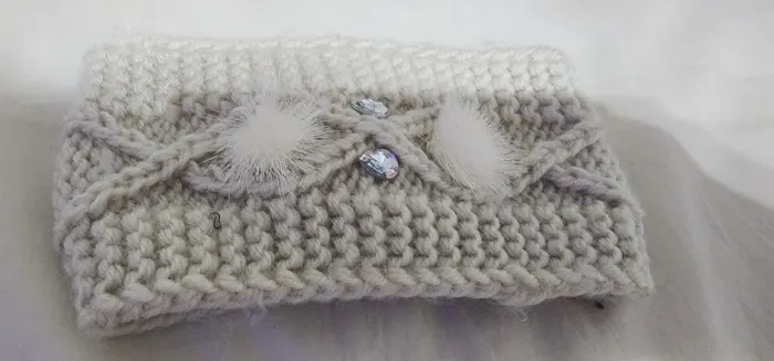 Touca de lã para bebê com pompom