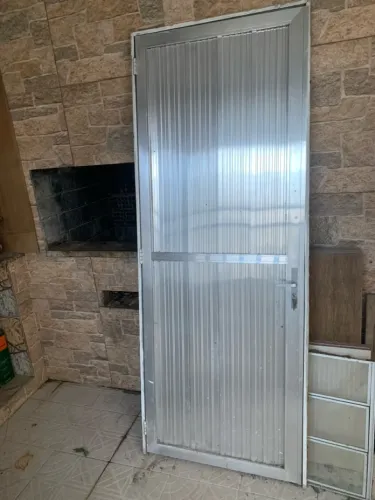 Porta alumínio