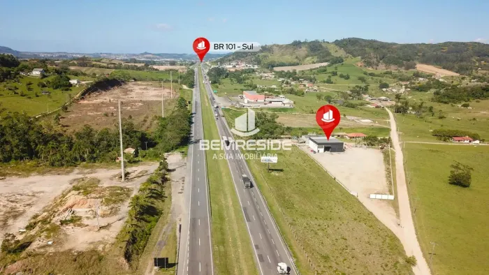 Terreno escriturado e com galpão próximo a BR-101 no bairro Morro Azul