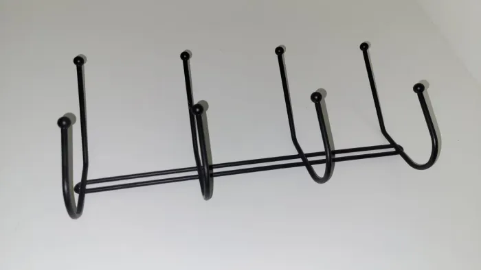 Suporte com 8 ganchos para roupas e acessórios
