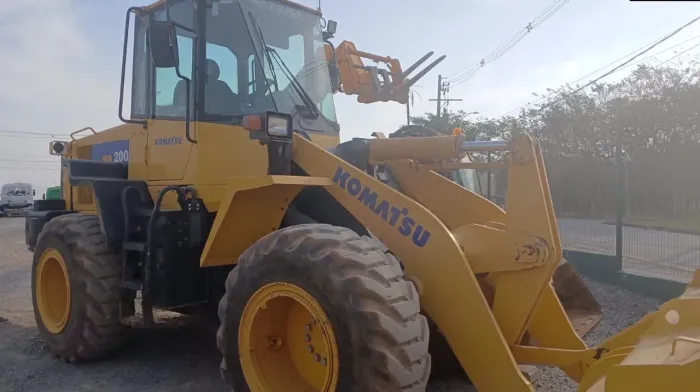 Pá Carregadeira Komatsu WA200 ano 2018 com 5.570 horas, em SP