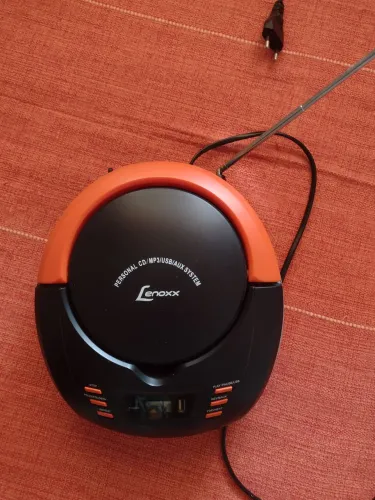 Rádio  Lenoxx Com Defeito 