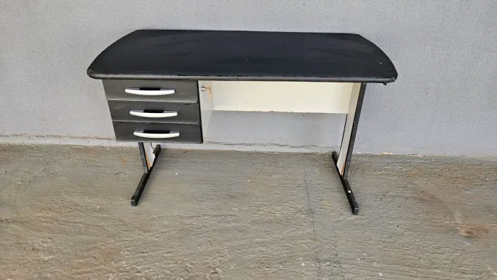 Mesa de Escritório com 3 Gavetas com chave